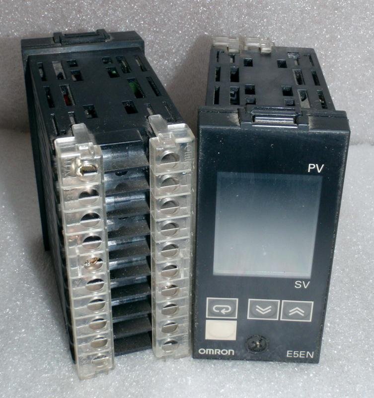 OMRON E5EN-R3MTC-500 Temperature controller — OMRON