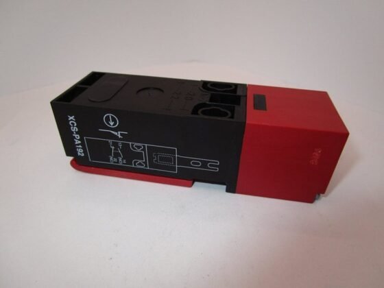 Schneider Electric XCSPA192 Safety Switch Commutator — SCHNEIDER