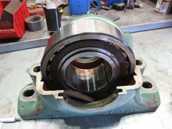 SKF SN526 Block — SKF